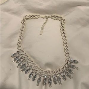 Accent necklace